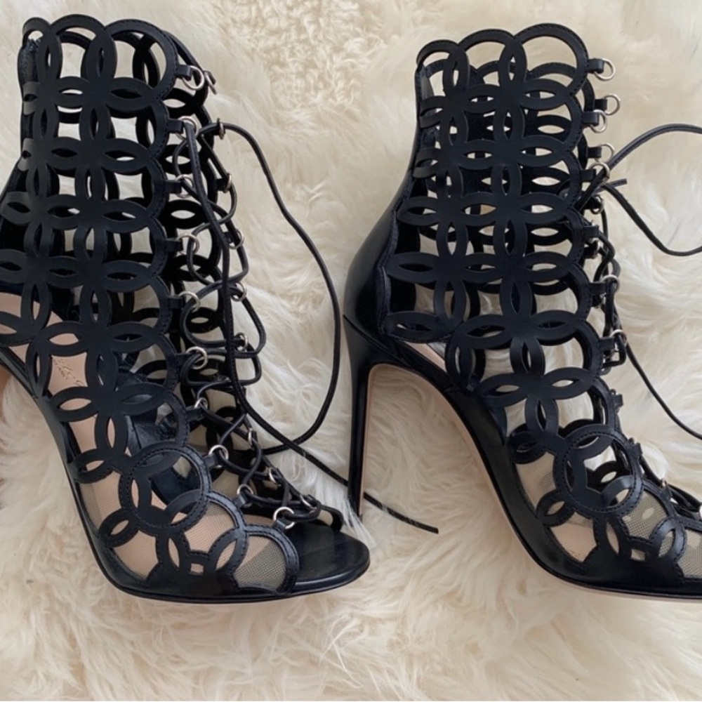 Gianvito Rossi Elegant Black Lace-Up Heels Brand new, with box, never worn